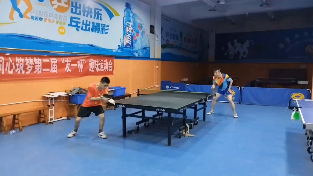 包含乒乓球队正面临充满挑战的季后赛，全力备战的词条